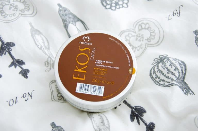 Focus sur la fleur de crème corps Natura Brasil